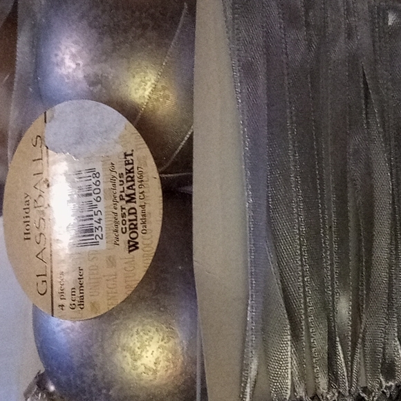 🎄Silver Glass Bulb Set w/Ribbon Hangers - Picture 4 of 7